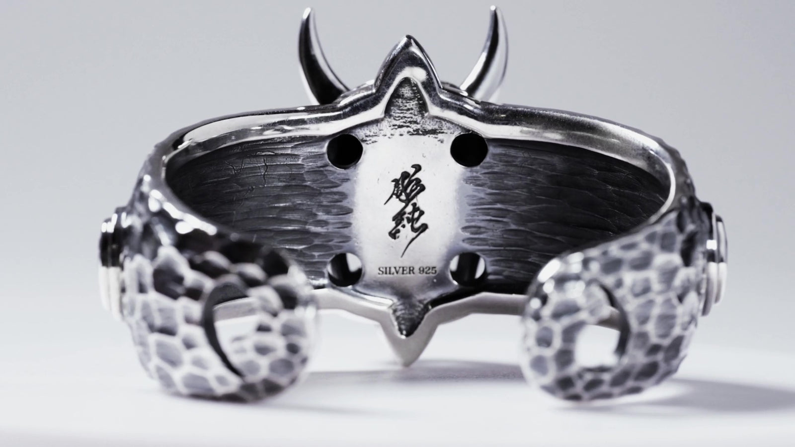 YASHA BANGLE – HORIZUMI SILVER JEWELRY